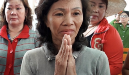 Nước mắt hạnh phúc của người thắng kiện đại lý vé số được bồi thường