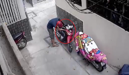Video: Trộm ngang nhiên bẻ khóa “cuỗm” xe máy trong tích tắc