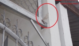 Nam thanh niên mang xăng đến nhà người yêu cũ châm lửa tự thiêu