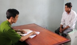 Ném con vào lửa vì nghi vợ có quan hệ ngoài luồng