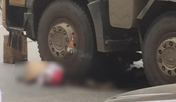 Người phụ nữ bị xe tải cán tử vong trước bến xe Mỹ Đình