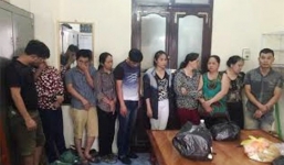 Phá sới bạc 'khủng', có nhiều phụ nữ sát phạt trong rừng