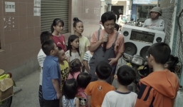 Trường Giang biến sắc khi bị dân phòng hỏi thăm vì gây mất trật tự