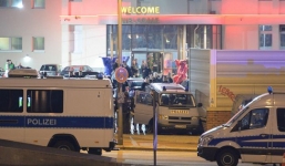 Video: 900 cảnh sát đột kích nhà thổ lớn nhất ở Đức