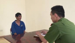 Rình cô hàng xóm tắm suốt 2 năm rồi cưỡng bức