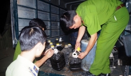 Phát hiện hơn 1.000 lít dầu ăn, mỡ bẩn