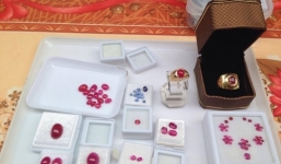 Đến 'phố ngọc', mãn nhãn với đá quý hàng trăm triệu đến cả tỉ đồng