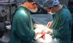 Nối dương vật cho bé 3 tuổi bị chú ruột cắt đứt