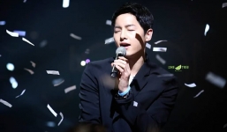 Fan 'tan chảy' nghe Song Joong Ki hát nhạc phim 'Hậu Duệ Mặt Trời'