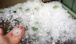 Mưa đá tại Hà Giang khiến cháu bé 3 tuổi tử vong