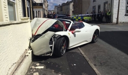 Thuê siêu xe Ferrari 6 tỷ đồng đón dâu và cái kết đắng của chú rể