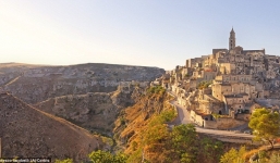 Cận cảnh thành phố trong hang đá 9.000 năm