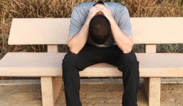 Chàng trai bỏ người yêu 5 năm lấy vợ đẹp, giàu và cái kết đắng 