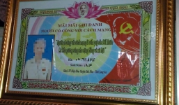 Vụ thu 350.000 của mẹ liệt sỹ làm bảng ghi danh: Lãnh đạo Cục Người có công nói gì?