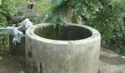 Phát hiện hai cha con chết dưới giếng