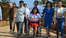 Nữ sinh bị cưa chân được hỗ trợ 2 triệu đồng/tháng đến 21 tuổi