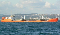 Tàu chở dầu Nga bốc cháy trên biển Caspi, một thủy thủ thiệt mạng