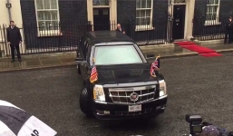 Video: Siêu xe 'Quái thú' của Obama quay đầu ngoạn mục trong ngõ hẹp