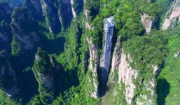 Cận cảnh thang máy nguy hiểm nhất trên thế giới