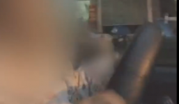 Clip 'bố để con 1 tuổi cầm vô lăng lái xe trên phố' xôn xao cộng đồng mạng