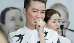 Đàm Vĩnh Hưng đeo nhẫn kim cương cực khủng đi sự kiện