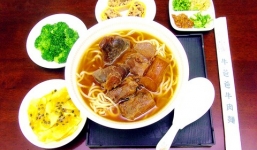 Độc đáo bát mì bò 6 vị có giá gần 7 triệu đồng