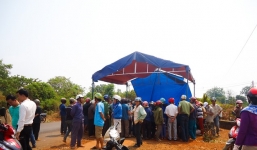 Nam thanh niên chết bất thường bên vệ đường