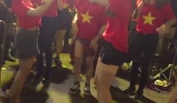 Mặc áo cờ đỏ sao vàng 'quẩy' trên nền nhạc chầu văn gây tranh cãi