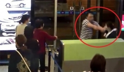 Hành khách ném thức ăn, tát tiếp viên vì chuyến bay bị hoãn gây bức xúc