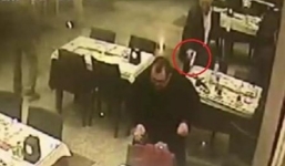 Giành thanh toán tiền ăn, một người đàn ông bị bạn bắn chết