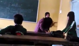 Nữ sinh bị bạn đánh ghen giữa lớp