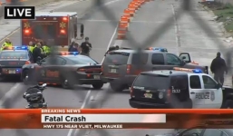 Bé trai 3 tuổi nghịch súng vô tình bắn chết mẹ