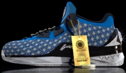 Giày thể thao đắt hơn siêu xe và chuyên cơ hạng sang