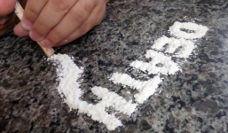 Hy hữu người phụ nữ nhờ cảnh sát thử chất lượng ma túy