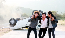 Lý Hải chịu chơi, đốt xe ô tô trên Phim trường Lật Mặt 2