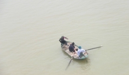 Người mẹ trẻ ôm con 4 tháng tuổi nhảy cầu tự tử