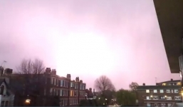 Video sét đánh trúng máy bay đang hạ cánh