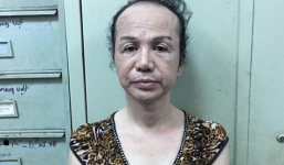 Giả gái sờ soạng, móc trộm iPhone ở trung tâm Sài Gòn