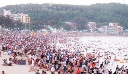 Bức ảnh Đồ Sơn chật kín du khách gây bão mạng xã hội