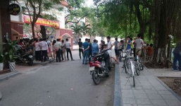 Phát hiện xác trẻ sơ sinh chết ven hồ Hai Bà Trưng