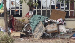 Phát hiện người bán ve chai chết bất thường cạnh quốc lộ