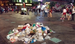 Sững sờ với lời đáp trả của nhóm người 'có học' sau khi bị nhắc không xả rác 