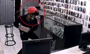 Video: 4 tên cướp tấn công cửa hàng điện thoại