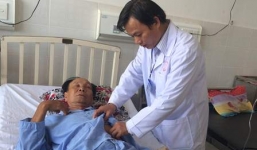 Cụ ông U70 bị xương cá dài 3cm đâm thủng ruột