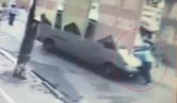 Thanh tra giao thông kể giây phút đánh đu sau khi bị hất tung trên nắp capô