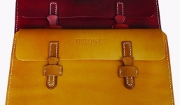 Ở Trung Quốc iPhone chỉ là tên túi xách, ví da