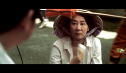 MC Nguyễn Cao Kỳ Duyên 'nhem nhuốc' đi bán tàu hũ tại chợ Vườn Chuối