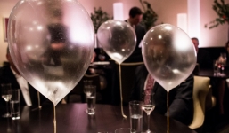 Ngạc nhiên bóng bay thành món tráng miệng tại nhà hàng nổi tiếng ở Mỹ