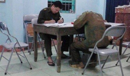 Bắt kẻ chuyên trộm đồ lót của các cô giáo