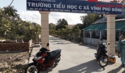 Đình chỉ công tác hiệu trưởng bị tố sàm sỡ nữ sinh